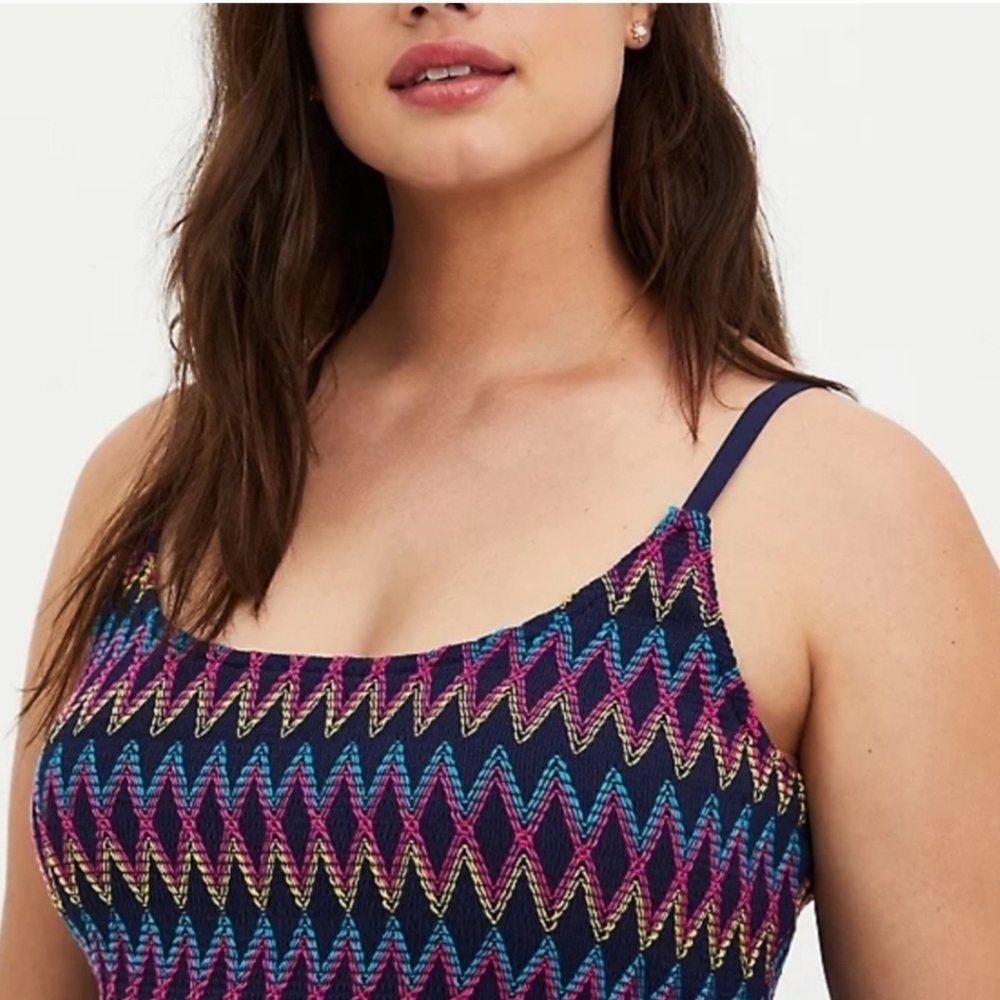Torrid Multicolor Zigzag Crop Top - Picture 3 of 5